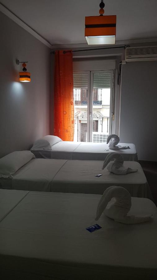 Hostal Oxum Madrid Exterior foto