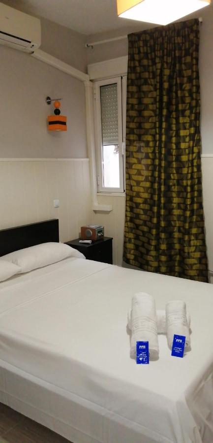 Hostal Oxum Madrid Exterior foto