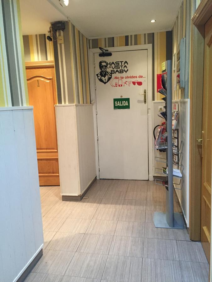 Hostal Oxum Madrid Exterior foto